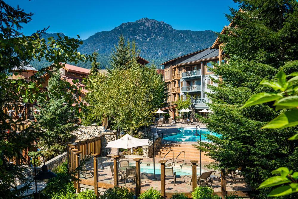 Lodging Ovations Hotel Whistler Exterior foto